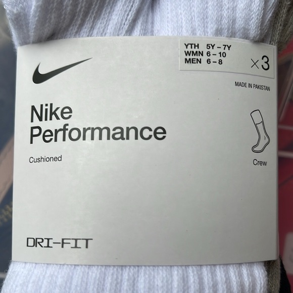 Nike (3 pairs) Performance
Multi-Color Cushioned Crew Socks
SX4719-967 - Picture 6 of 16